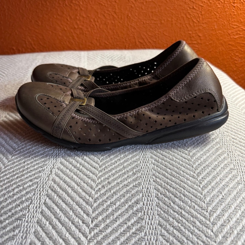 Privo by Clarks Brown Leather Perforated Ballet Flats Metallic Accents 8M - Picture 4 of 8